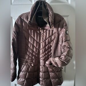 Bernardo packable quilted down jacket Sz L 
Women’s Light Brown
Zip pockets EUC